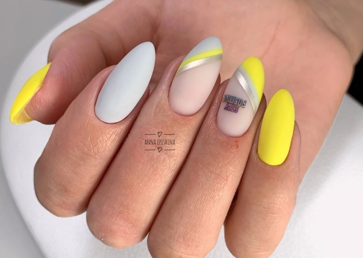 Бело-желтые ногти, цвет маникюра 2021