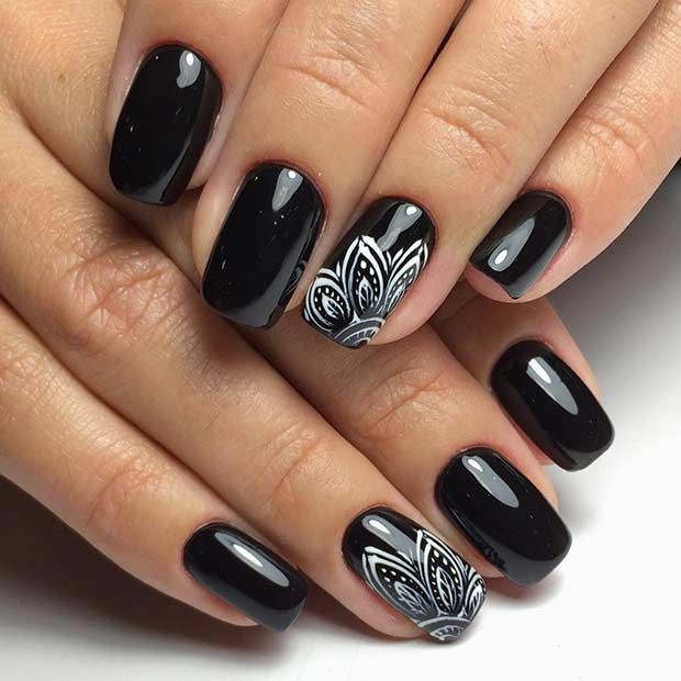 Черные ногти с цветами, красивый узор 2021