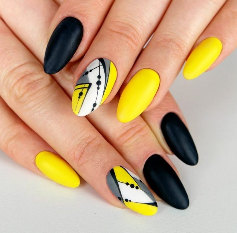 Черный с желтым маникюр ногтей 2021