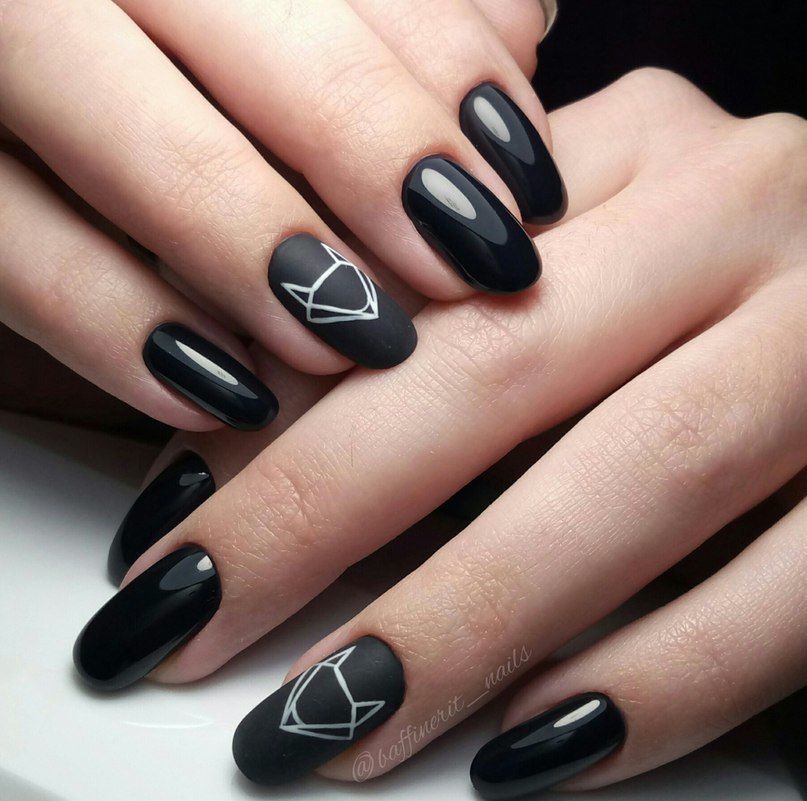 Черно-матовые ногти, модный дизайн черных 2021