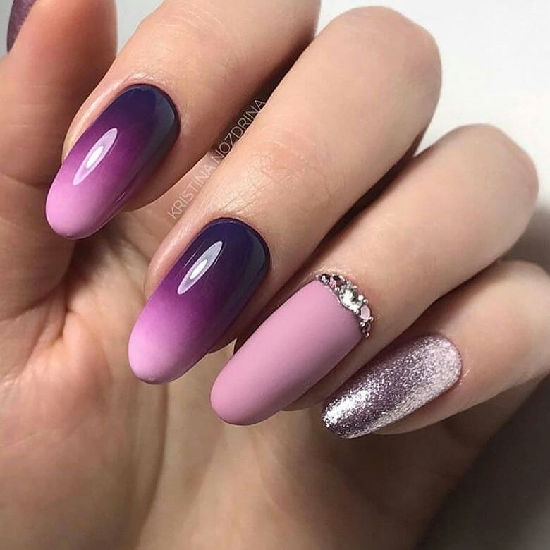 Фиолетовый маникюра со светлым цветом, светлые ногти 2022