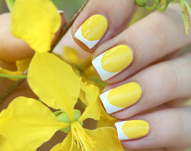 Желтый френч маникюра, красивые ногти 2020