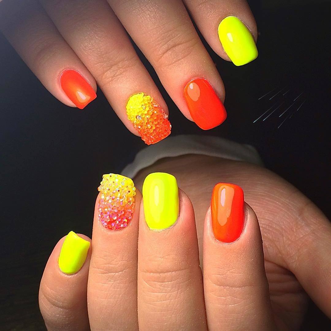 Желто-оранжевые ногти, цвет маникюра 2020