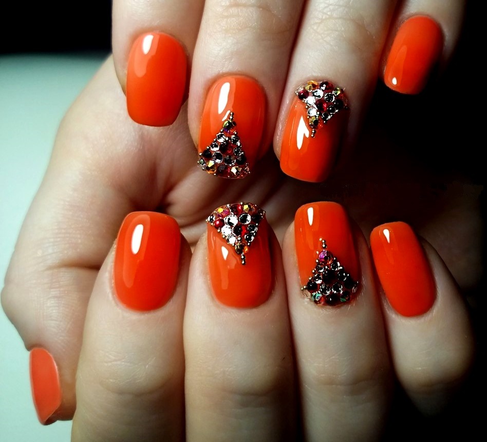 Красно-оранжевые ногти, цвет маникюра 2021