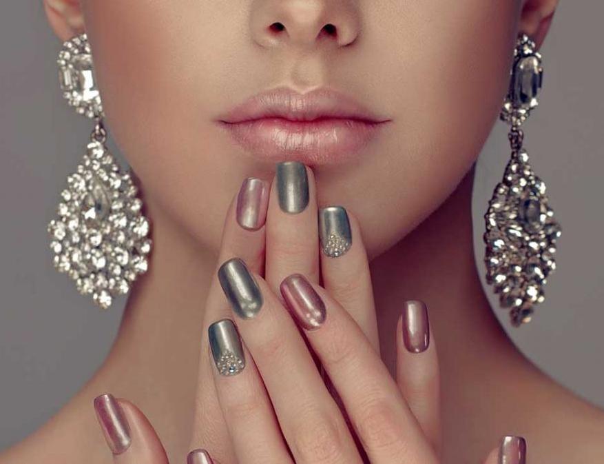 Маникюр с серебром 2022 серебряные ногти с полосками, блестками, серебряно-золотые-белые-черные