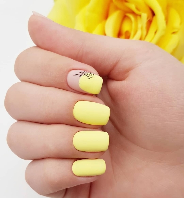 Матовые ногти с желтым цветом 2021