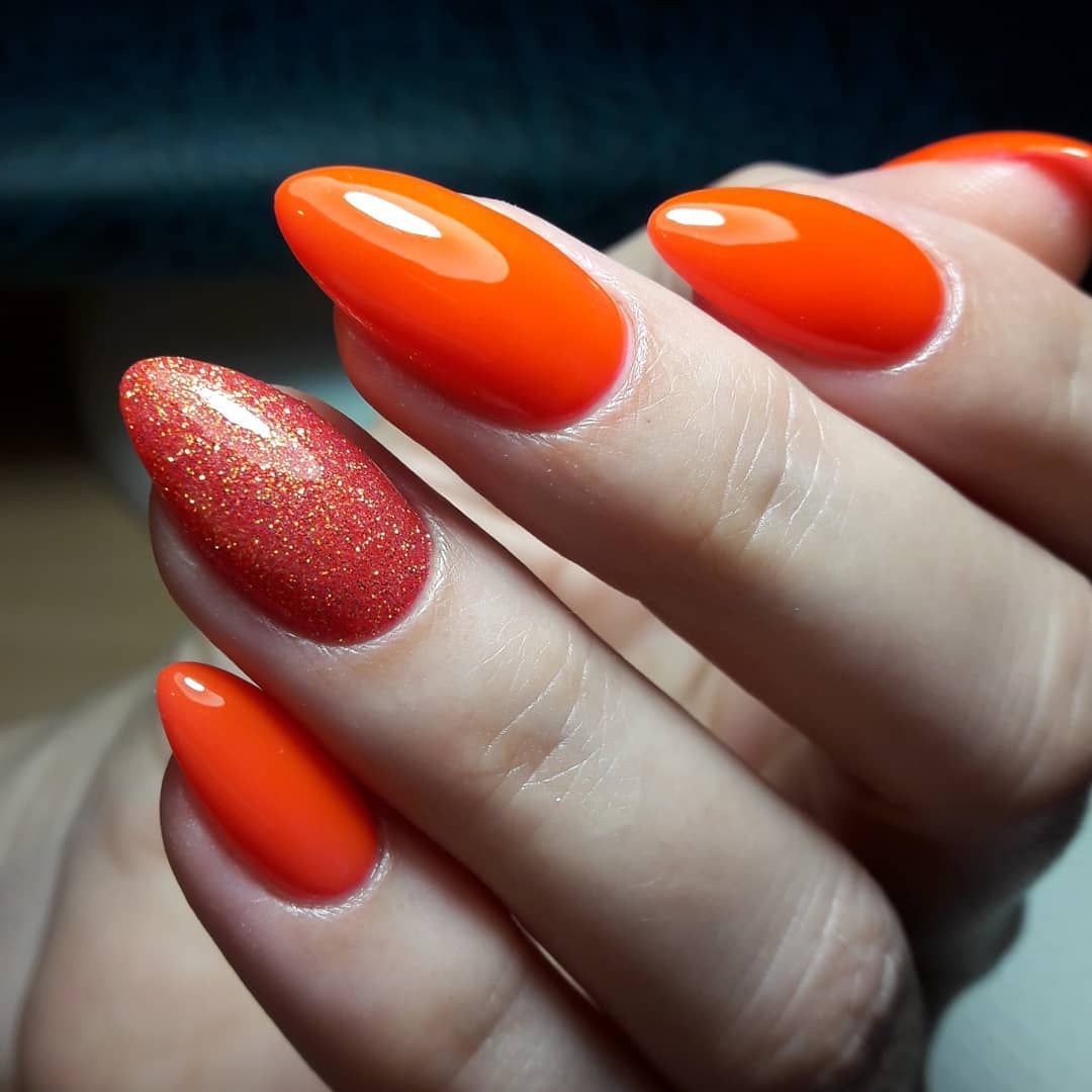 Модные новинки оранжевого цвета ногтей, стильный дизайн 2021