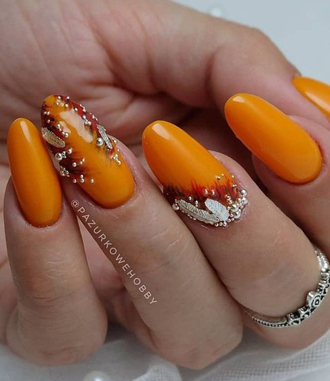 Оранжевые короткие ногти, дизайн стиля 2020