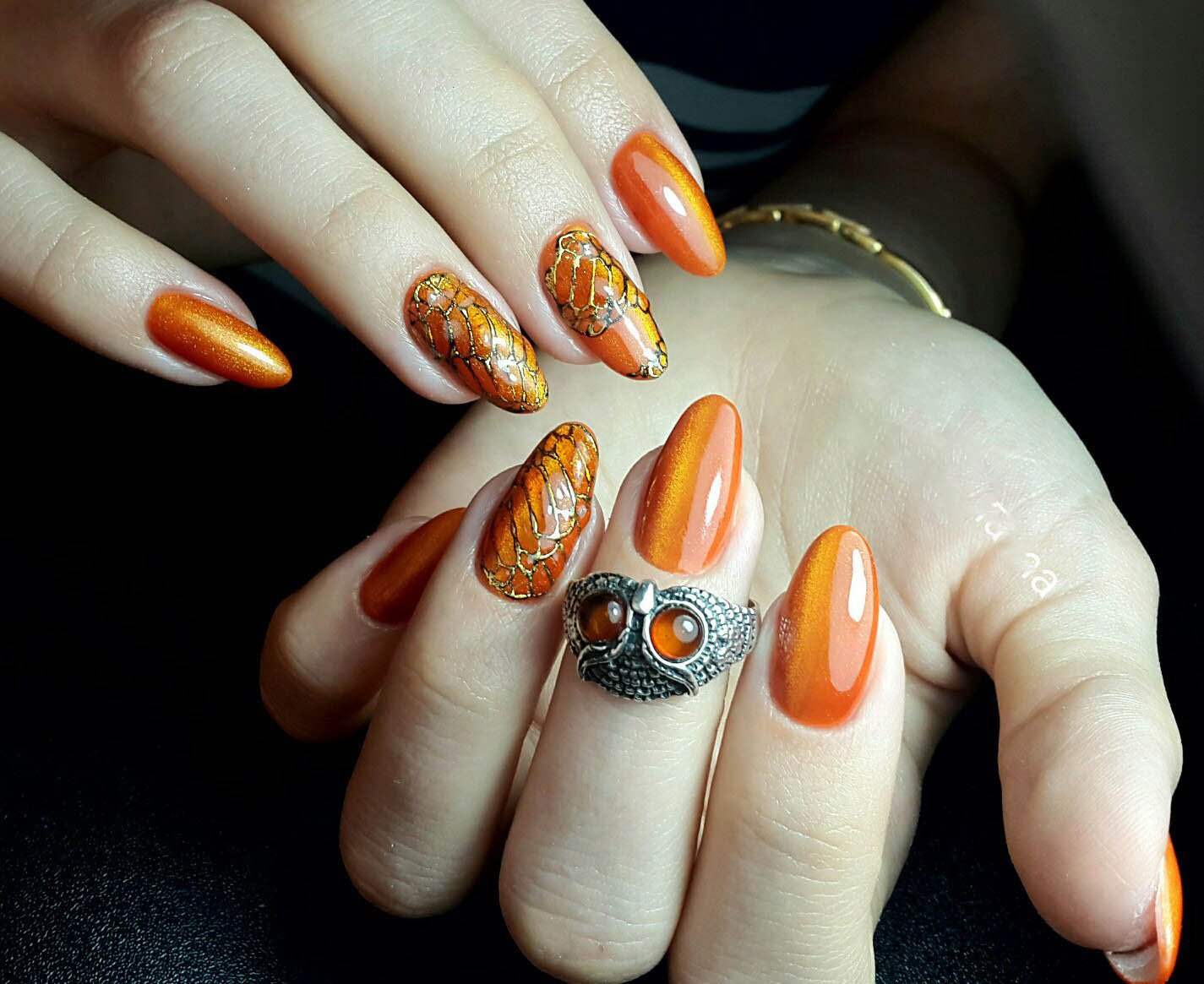 Оранжевые ногти, короткие дизайн 2022