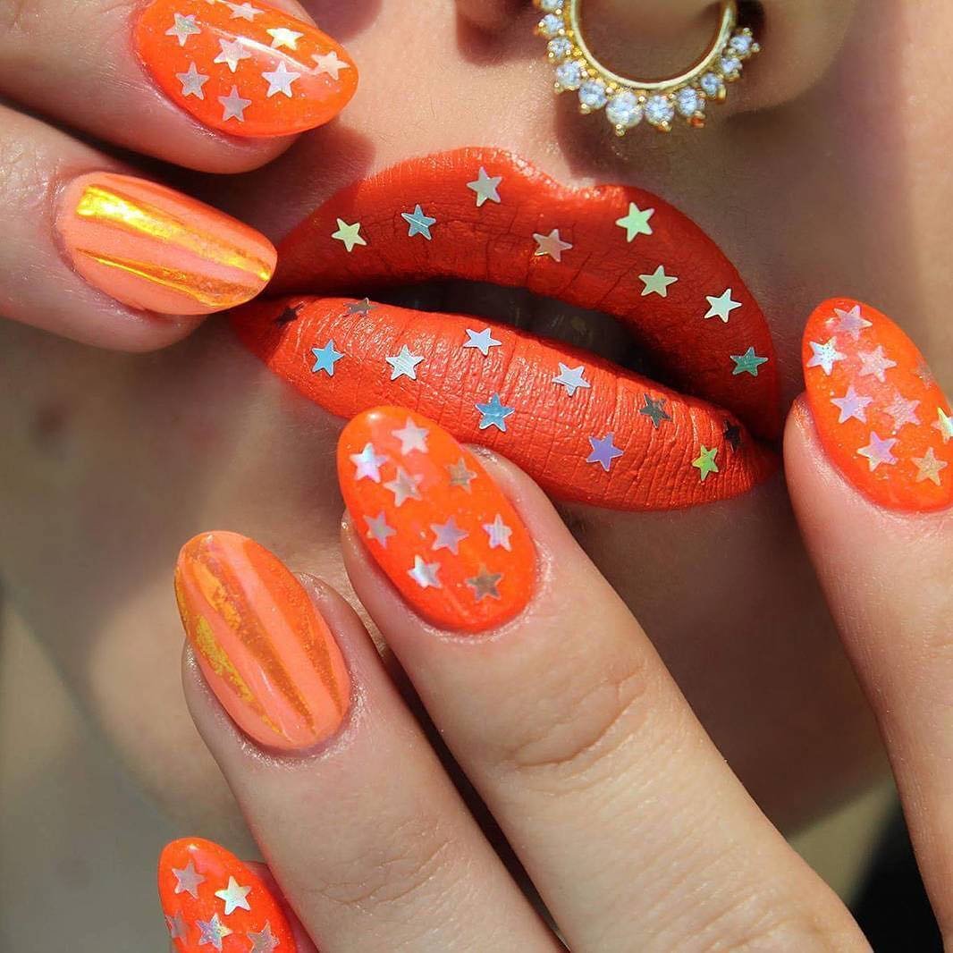 Оранжевый маникюр 2020 оранжевые ногти дизайн с цветами, модный оранжевых тонах, черно-желто-ярко