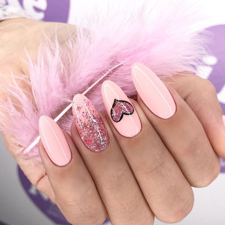 Розовый маникюр ногтей лаком, красивый лак 2021