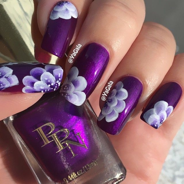Фиолетовые ногти, короткие и стильные, дизайн 2022