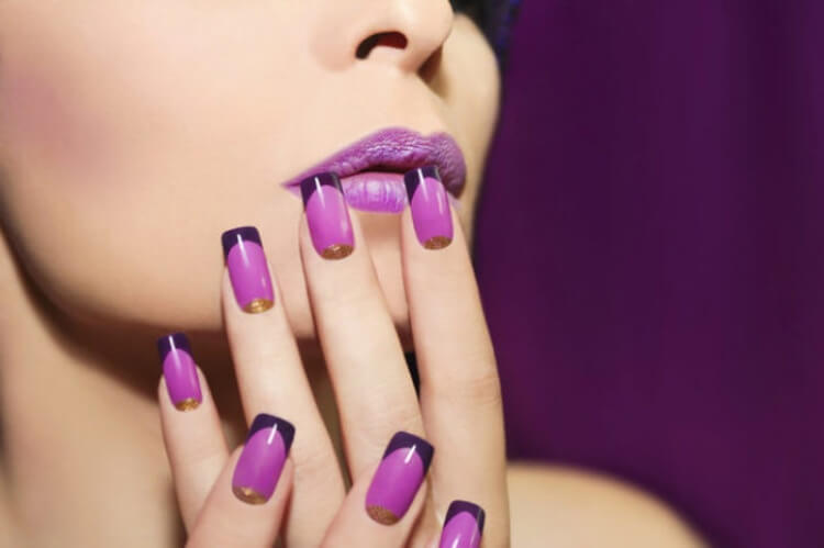 Фиолетовый маникюр 2022, дизайн короткие ногти, фото, красивый темно-черно-бело-нежно-розово-матовый