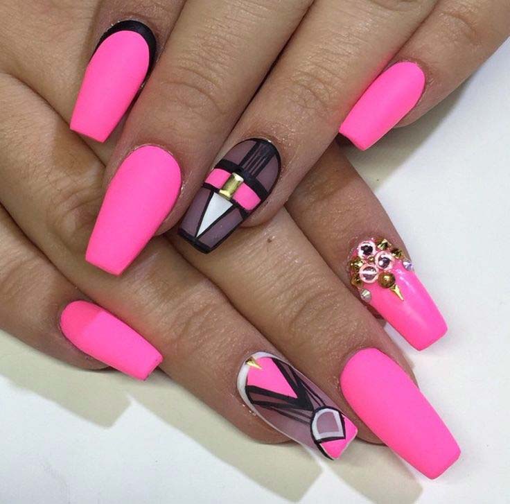 Розовый длинный маникюр, цвет длинных ногтей 2021
