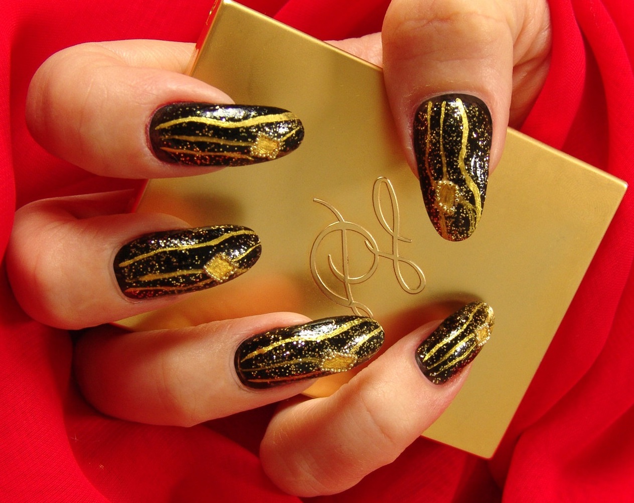 Золотые ногти омбре, красивый дизайн 2022