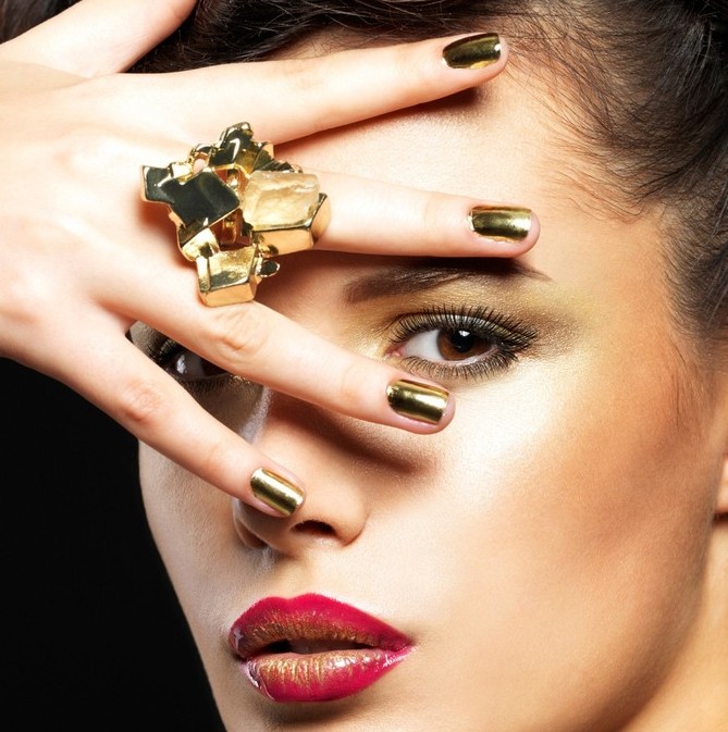 Золотой маникюр 2020 ногти с золотом короткие, дизайн цвета, фото, черно-красно-бордово-белый френч
